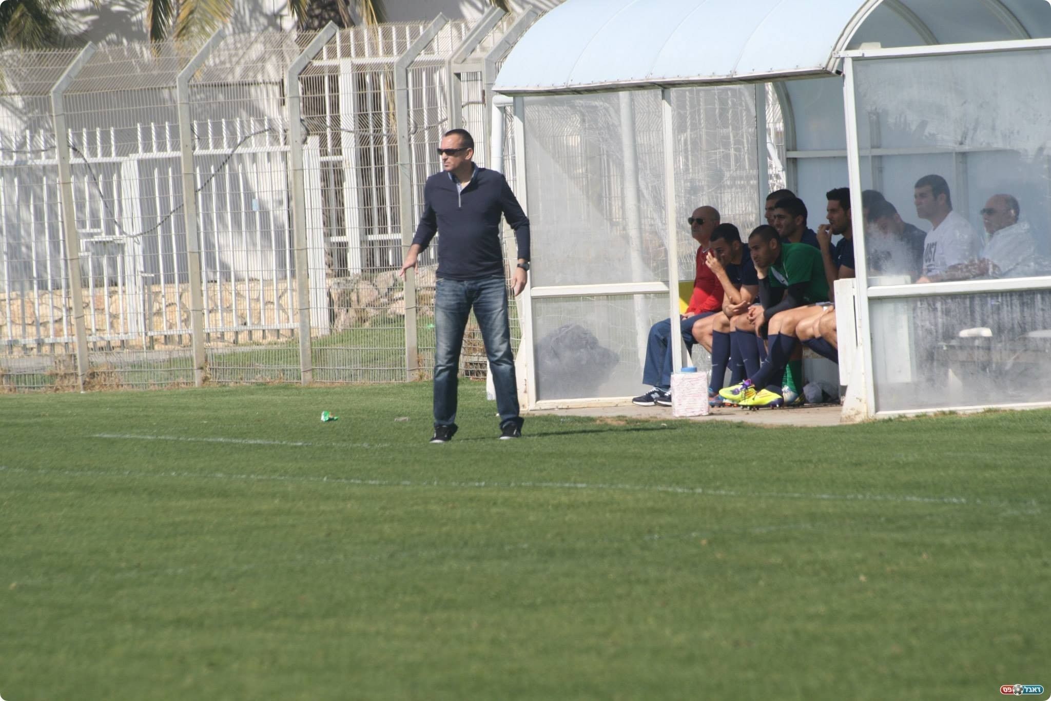 הפער הוא 9 נקודות מהפסגה, מאמן הרצליה טל בניה (צילום: מיכה פישנזון)